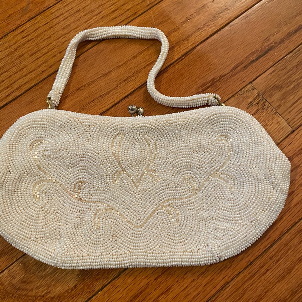 Beaded handbag with handle